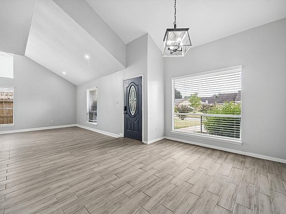 4th image of 1122 New Tree Ln