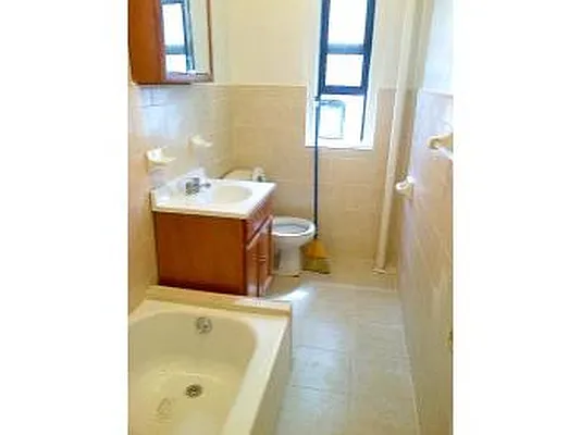 Rented by Bohemia Realty Group | media 8