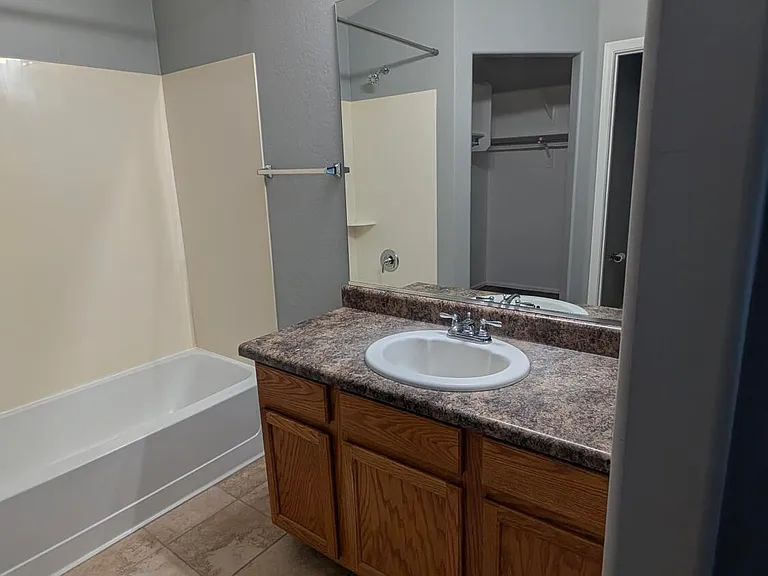 1377 E Pryor Rd — Photo 11