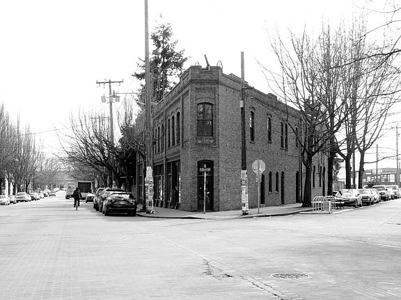 3rd image of 5135 Ballard Ave NW