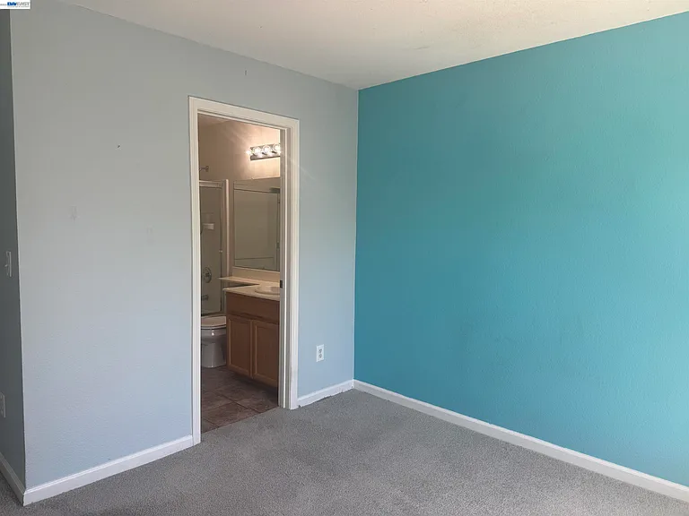 3162 Golden Crest Cmn #3 — Photo 25