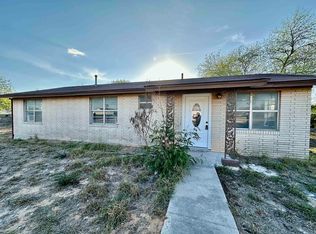 911 N Pine Ave, Hebbronville, TX 78361
