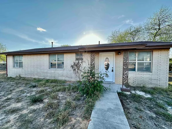911 N Pine Ave, Hebbronville, TX 78361