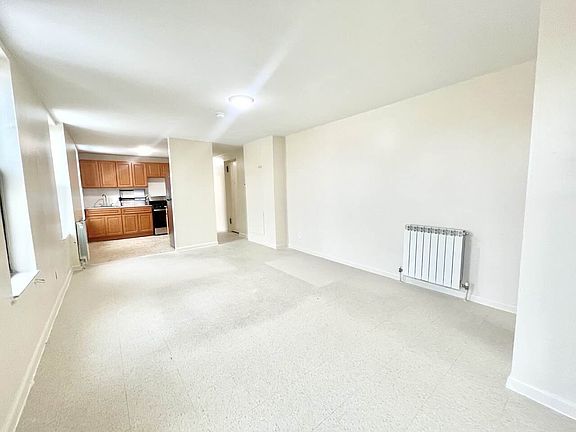 3rd image of 832 42nd St APT 14