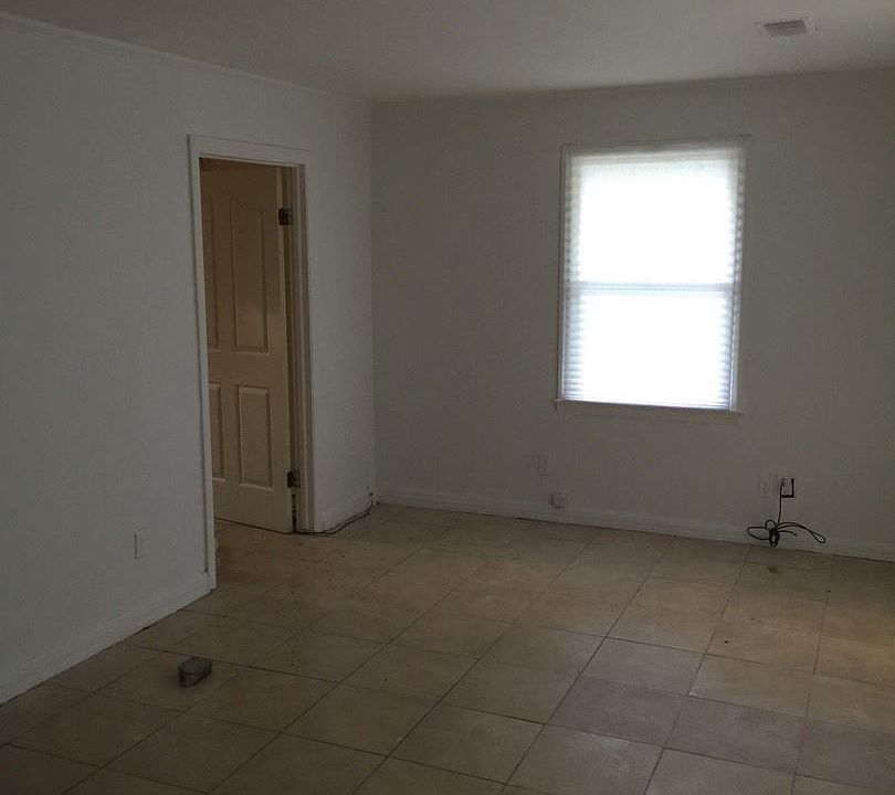 2nd image of 2109 Double Oaks Rd