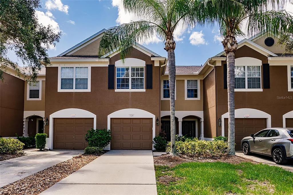 3 bed, 2.5 bath, 1596 sqft, $2,050 — Photo 1