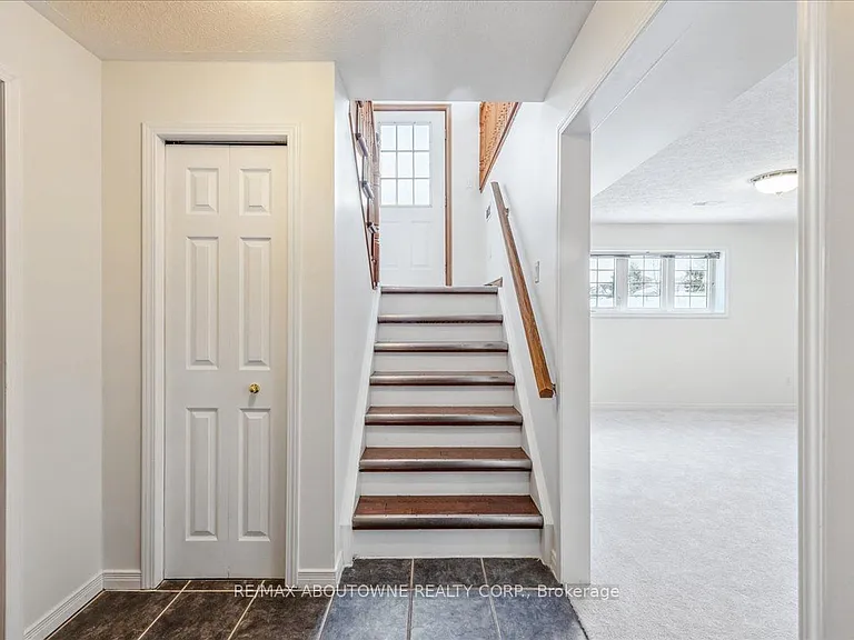 82 Whitlaw Way — Photo 22