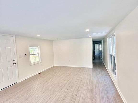 5th image of 145 Devon Dr