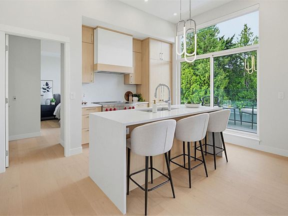 3rd image of 5229 Cordova Bay Rd #Penthouse 403