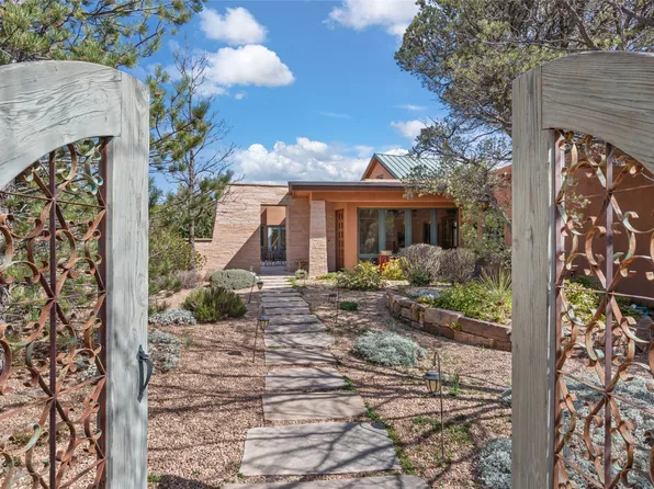 34 Spirit Ct, Santa Fe, NM 87506