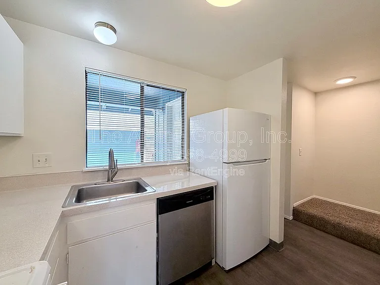 3800 NW Chemult Pl #D — Photo 4