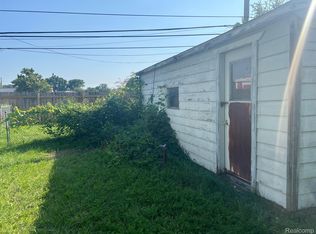28451 Krauter St, Garden City, MI 48135