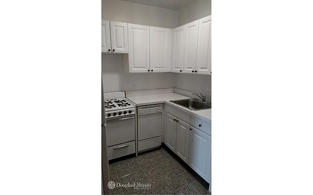 Rented by Douglas Elliman | media 23