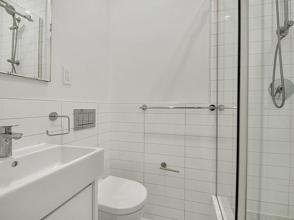 5th image of 220 E 22nd St APT 5O