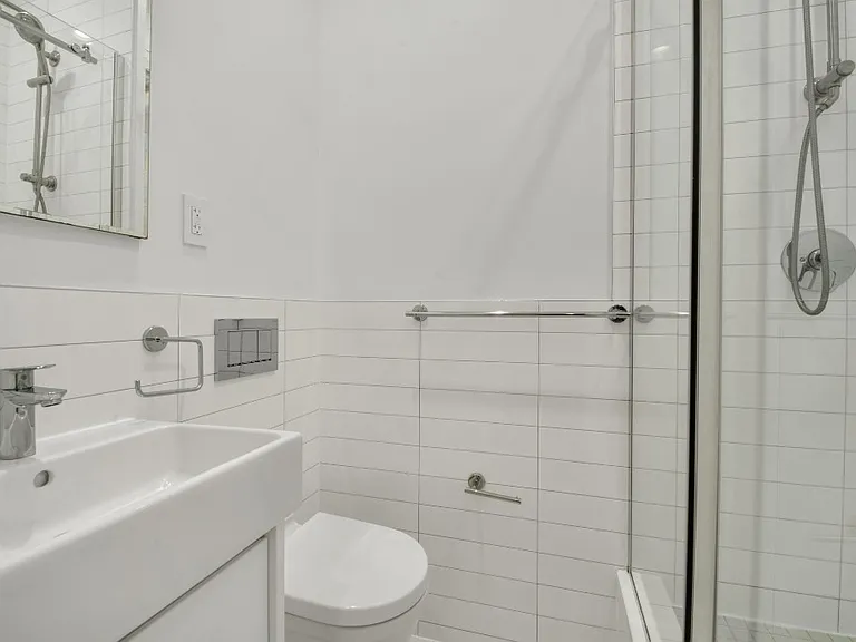 220 E 22nd St #5M — Photo 5