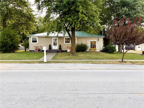 303 S Front St, Kansas, IL 61933