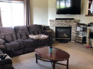 1025 Rock Ledge Ln, Neenah, WI 54956