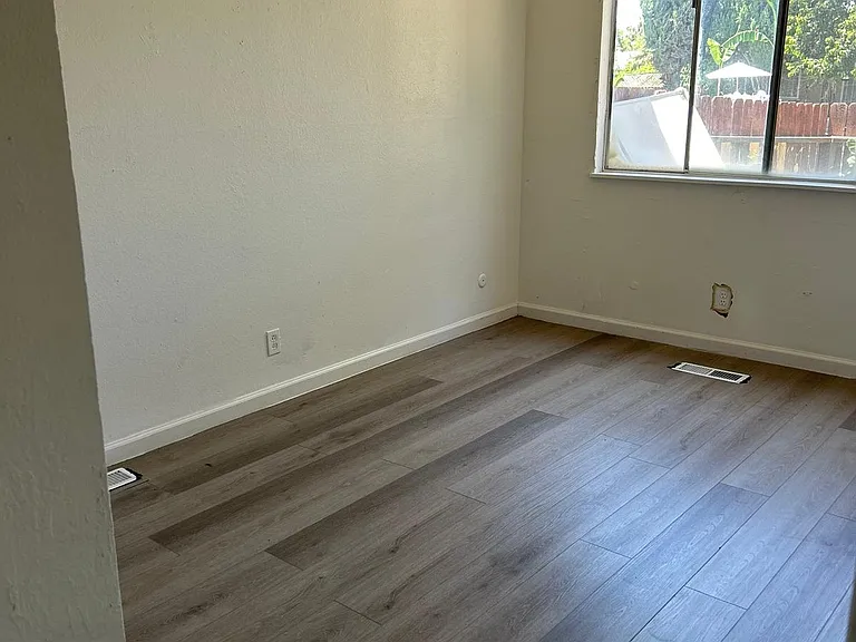 102 E Dakota Ave #B — Photo 4