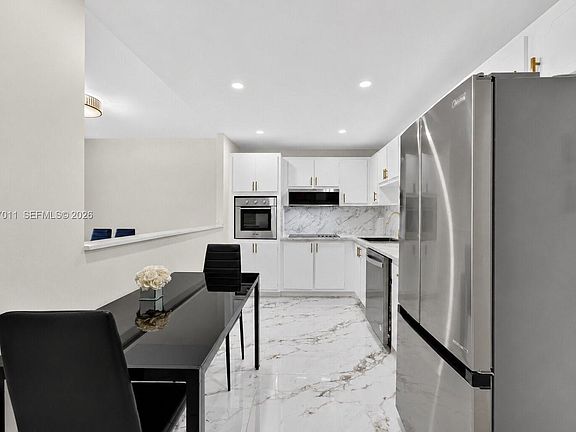 4th image of 19380 Collins Ave APT 608