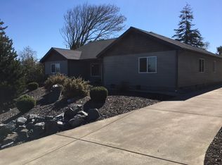 2065 17th St, North Bend, OR 97459