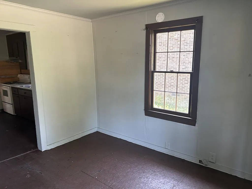 308 Chase St — Photo 3