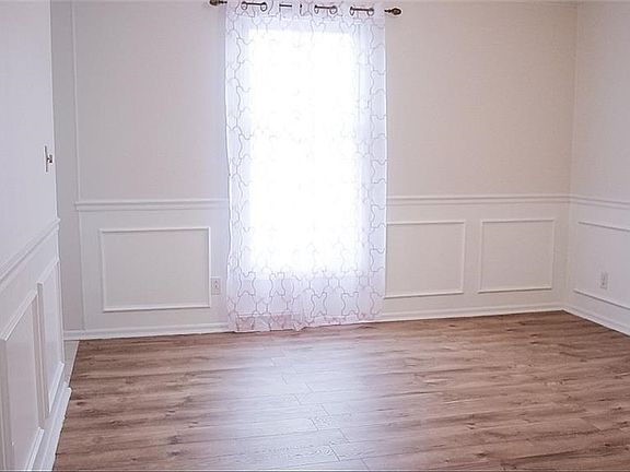 4th image of 34796 S Side Park Dr
