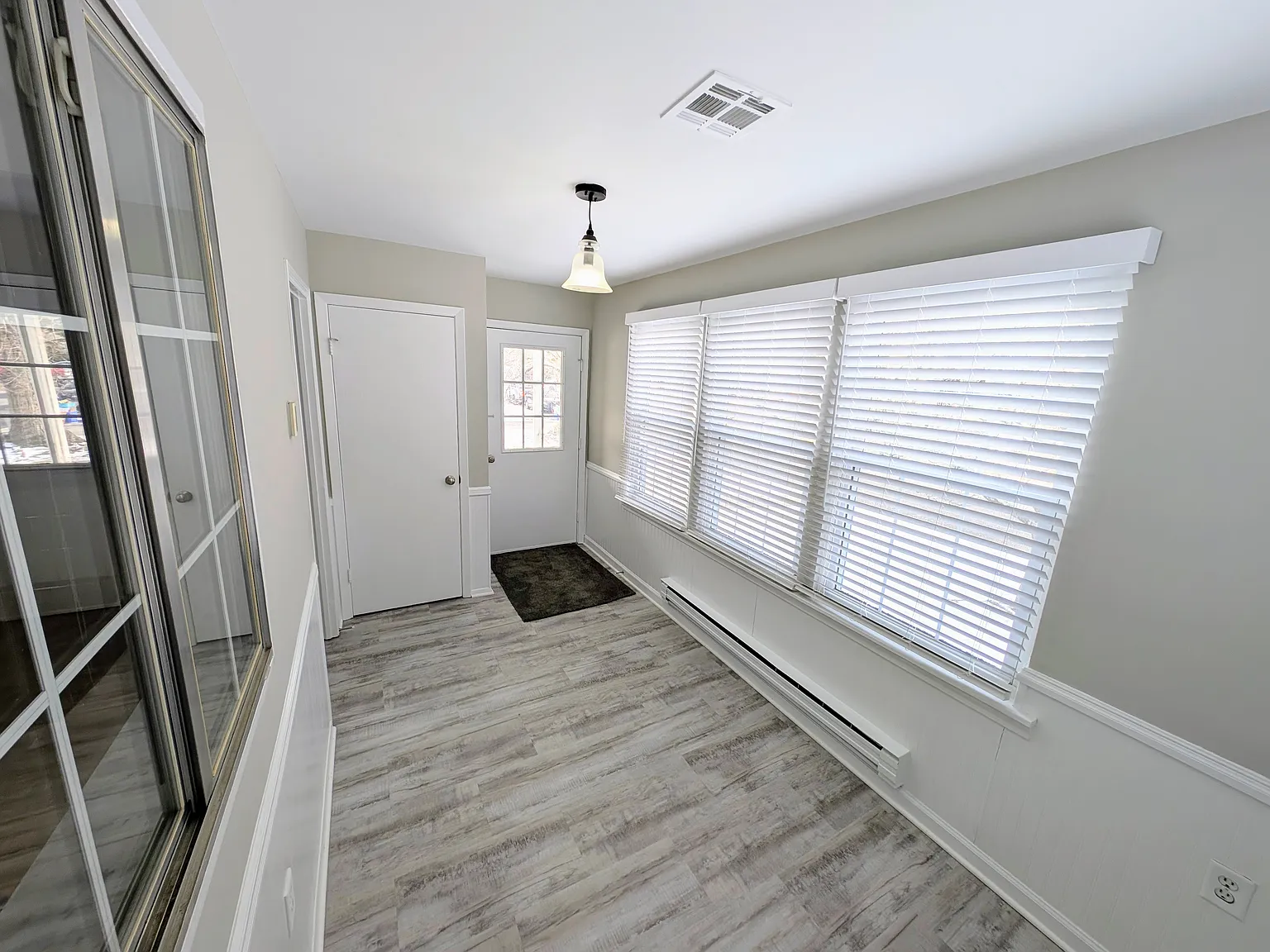 2 bed, 1008 sqft, $2,000 — Photo 3