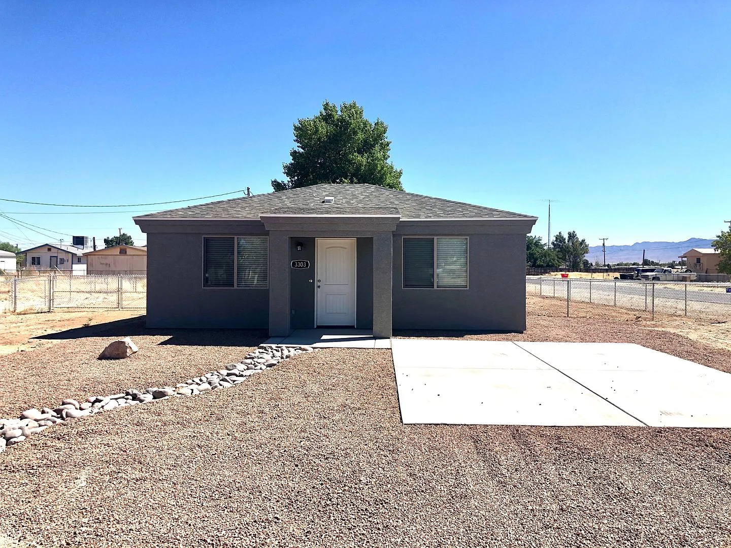 Cute 1 Bedroom 1 Bath Home! *Home Is Currently Occupied, Please Do Not Disturb The Tenants* — Photo 2