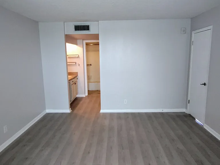 2614 Cove Cay Dr #402 — Photo 6