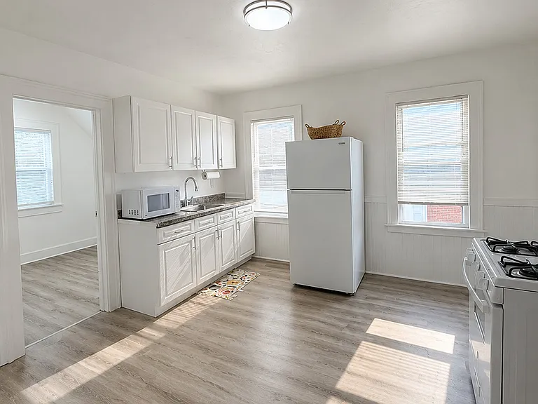 49 Henry St #3 — Photo 2