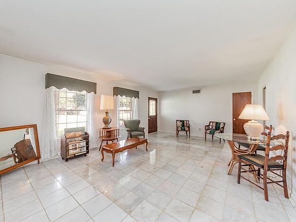 3rd image of 304 Brentwood Blvd