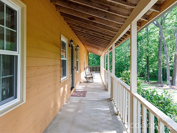 3rd image of 3480 Autumn Lake Dr
