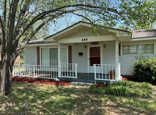 607 NE Mitchell St, Headland, AL 36345