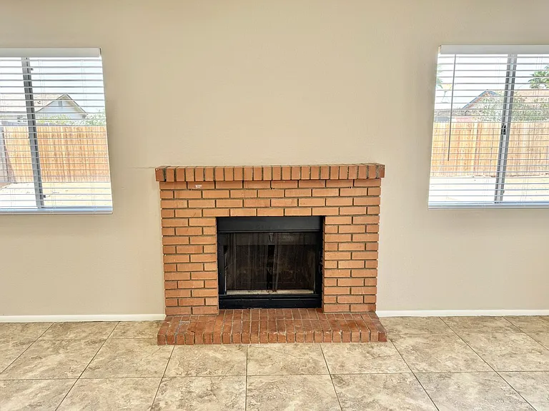 8544 W Lawrence Ln — Photo 7