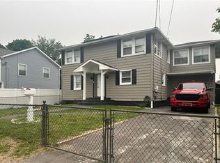 90 Geddes Ter, Waterbury, CT 06708