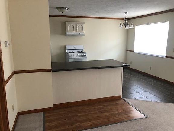 5th image of 1 Crown Manor Cir