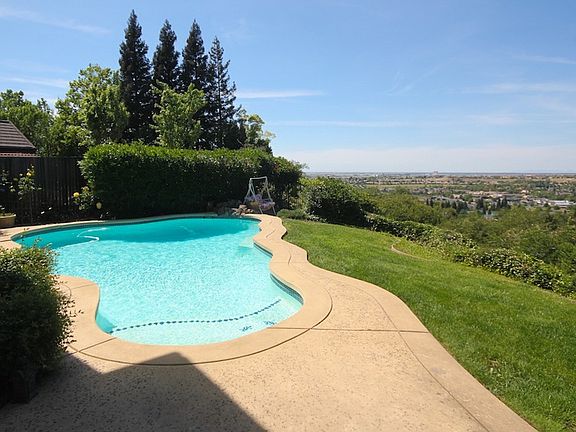 3rd image of 3326 Southwind Cir