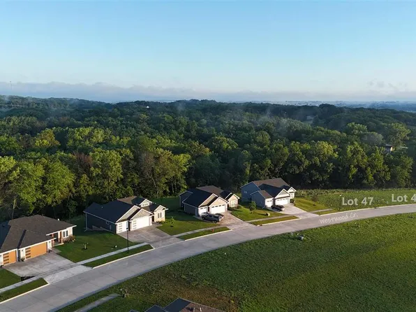 211 Westwood Cir Lot 46, Kalona, IA 52247