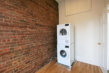 Rented by R New York