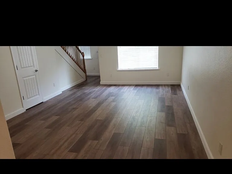 525 Barretta St — Photo 3