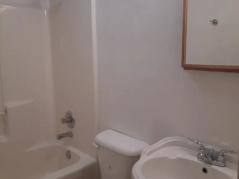 597 Giddings St #3 — Photo 2