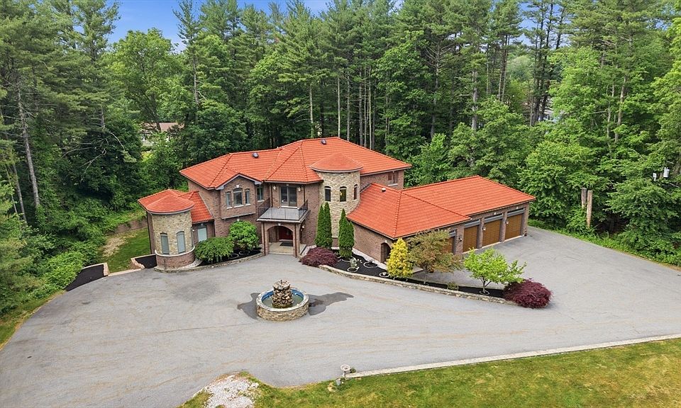 1st image of 8 Janice Ave