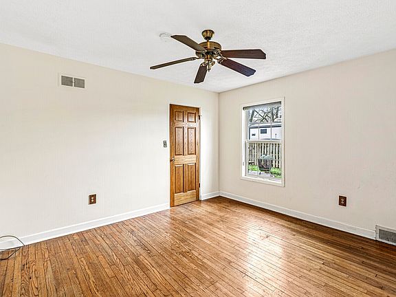 5th image of 5922 Sunset Dr