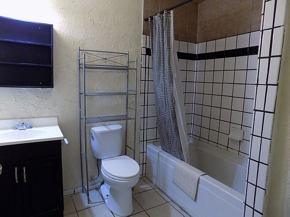 4th image of 224 San Pablo St NE APT 1
