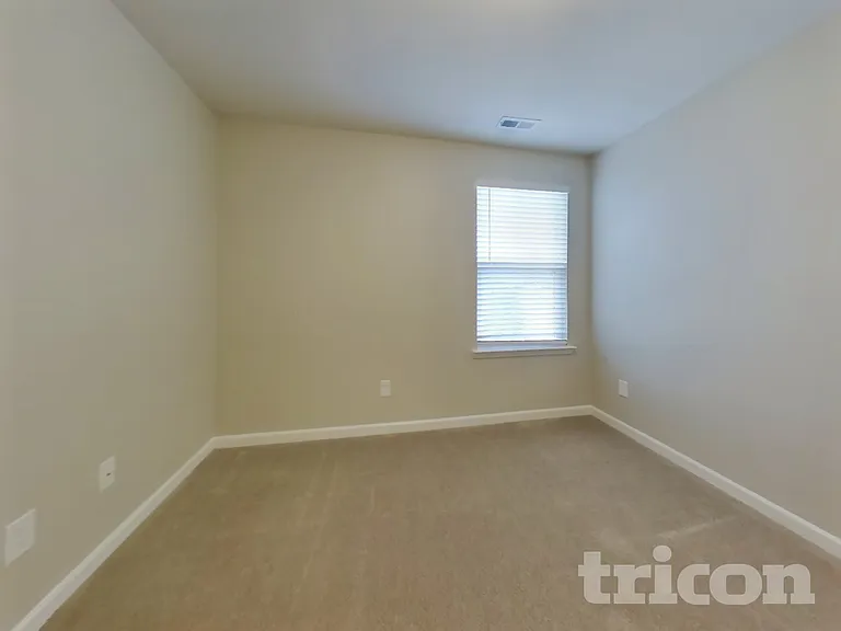 202 Ashmere Ct — Photo 11