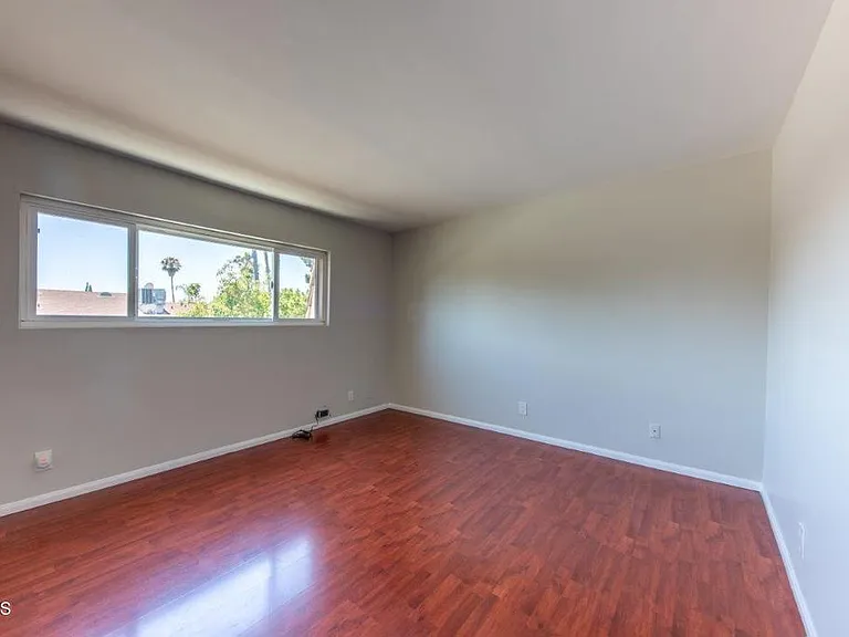 6741 Nagle Ave — Photo 6