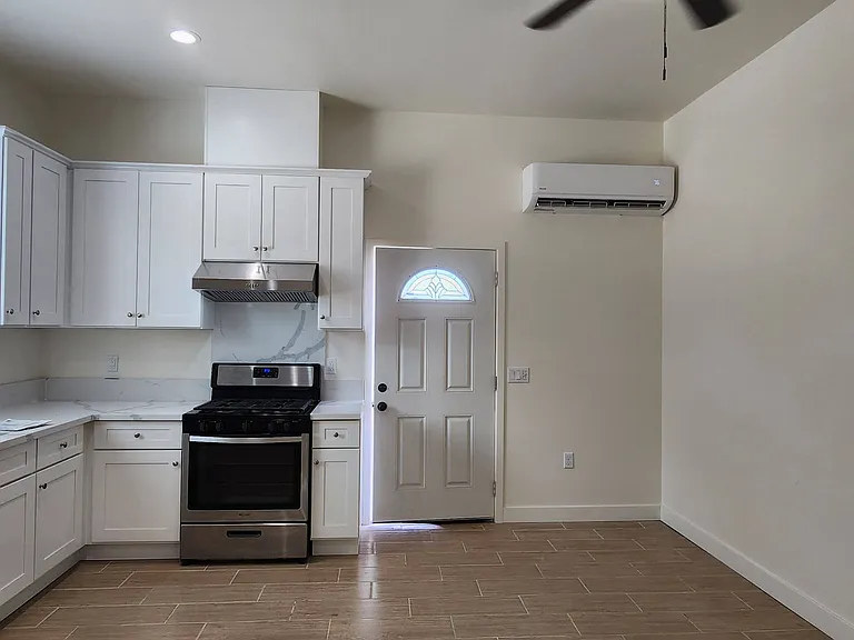 6227 Chadbourne Ave — Photo 2