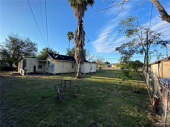 3rd image of 812 E Pike Blvd