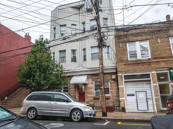 2nd image of 2509 Central Ave APT 6