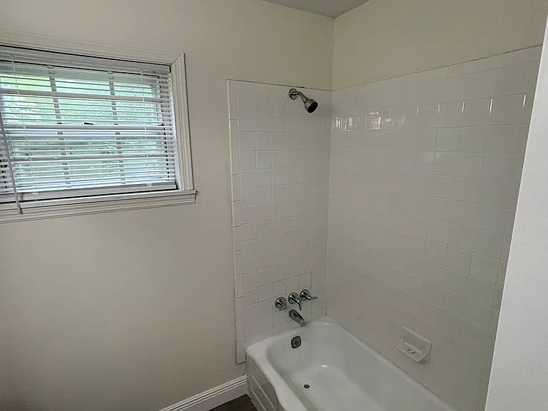 5755 Colonial Ln N — Photo 11